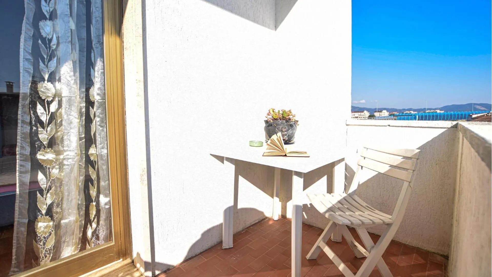 Pet Friendly Apartment In Viareggio With Wifi